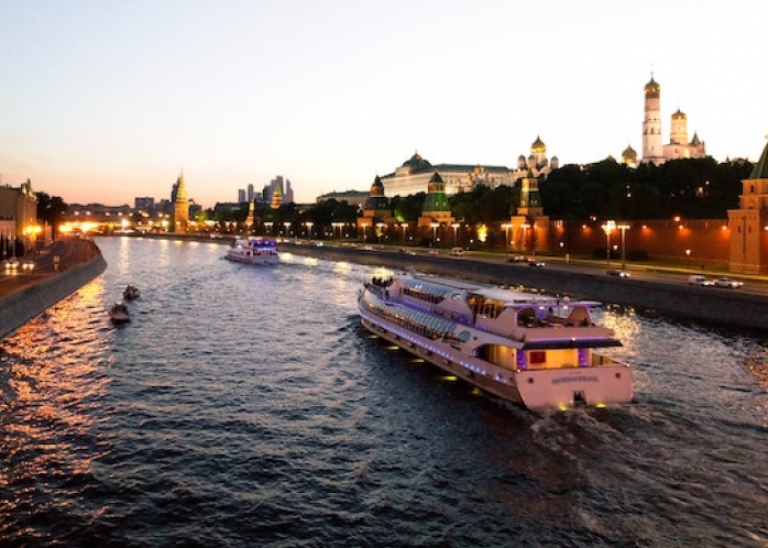 Séminaire sur une péniche dans le port de Vannes